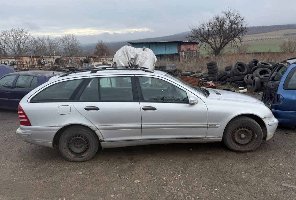 Mercedes-Benz C 220 2,2 снимка 4