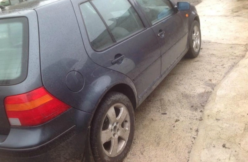 VW Golf 1.6i