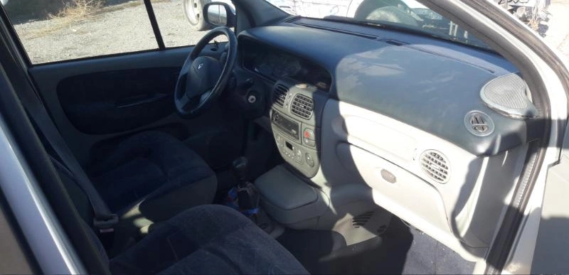 Renault Scenic 1.9DCI снимка 2