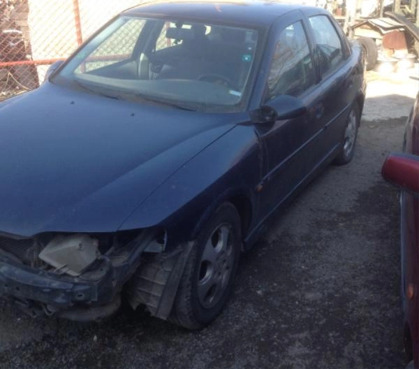 Opel Vectra 2.0I16V снимка 2