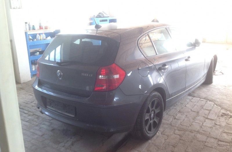 BMW 118 1.8TDI снимка 4