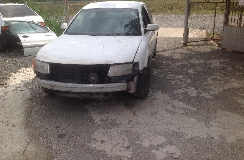 VW Passat 1.6i снимка 3