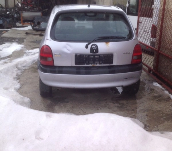Opel Corsa 1.2I 16V снимка 4