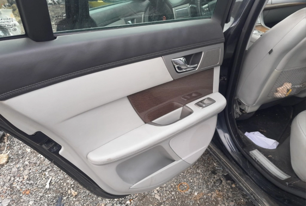 Jaguar XF 2.7D снимка 8