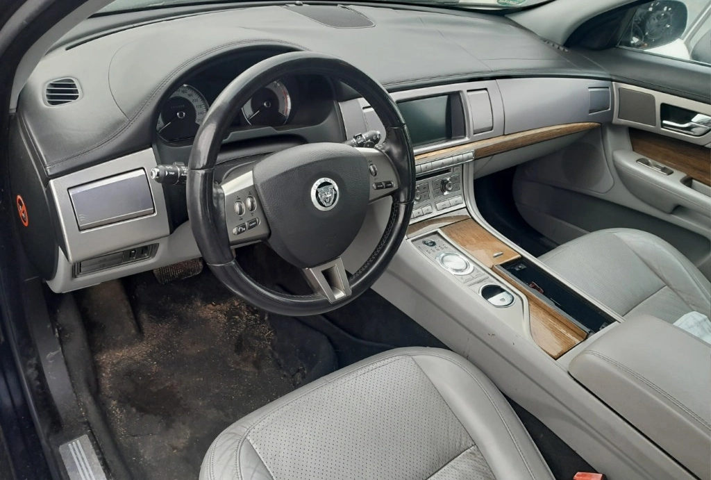 Jaguar XF 2.7D снимка 2