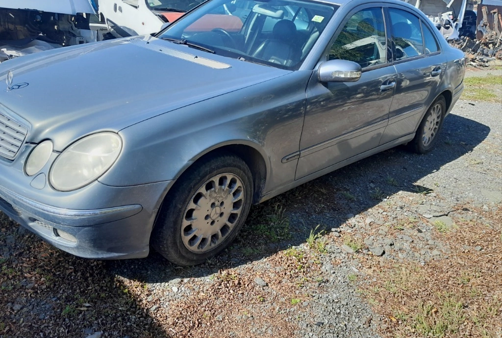 Mercedes-Benz E 240 снимка 5