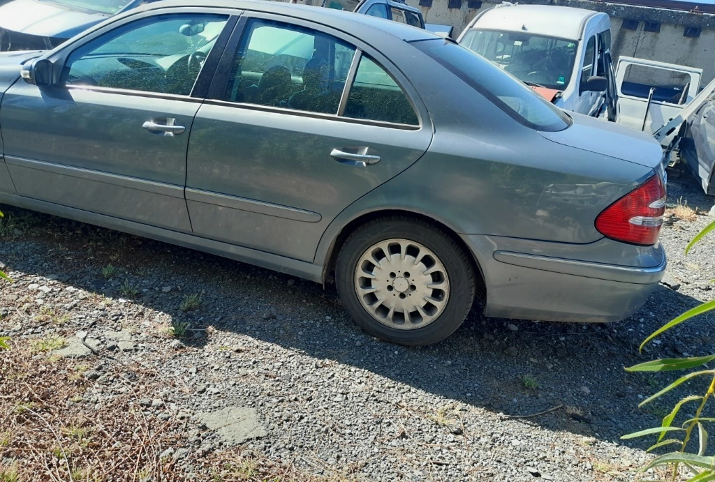 Mercedes-Benz E 240 снимка 4