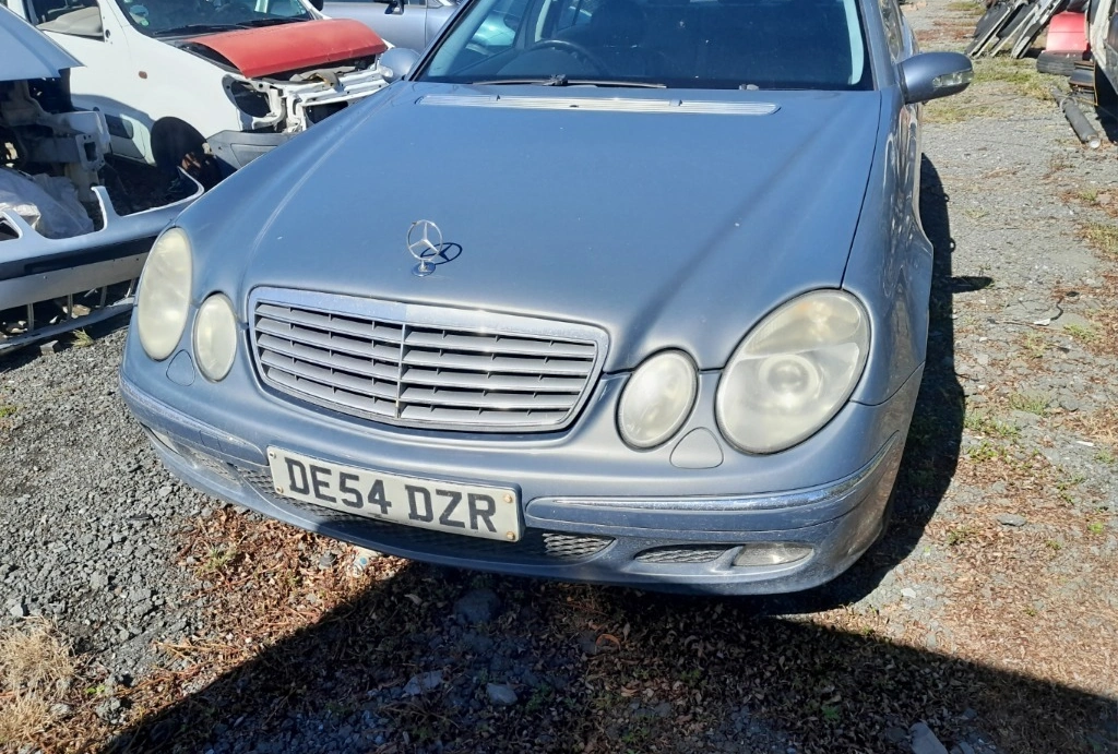 Mercedes-Benz E 240