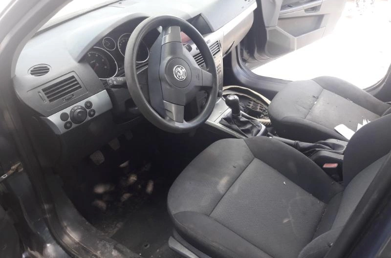Opel Astra 1.9cdti снимка 8