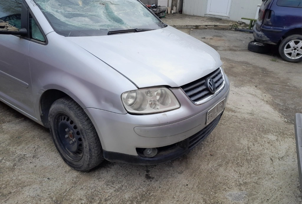 VW Touran 2.0TDI снимка 2