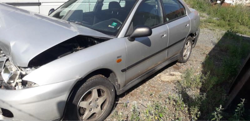 Mitsubishi Carisma 1.8 16V снимка 3