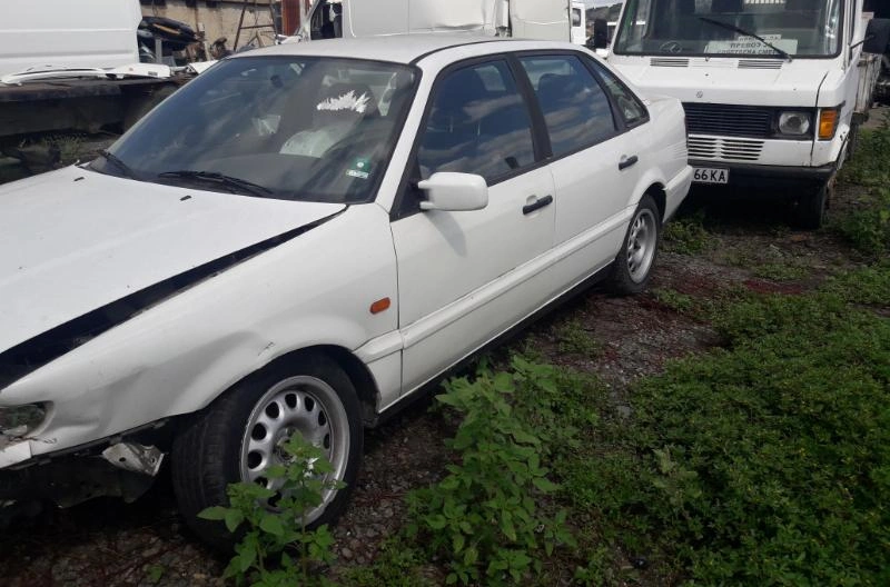 VW Passat 1.6i снимка 3
