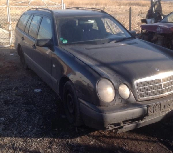 Mercedes-Benz E 200 2.0I снимка 2