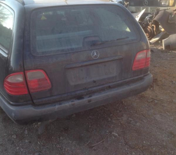 Mercedes-Benz E 200 2.0I снимка 4