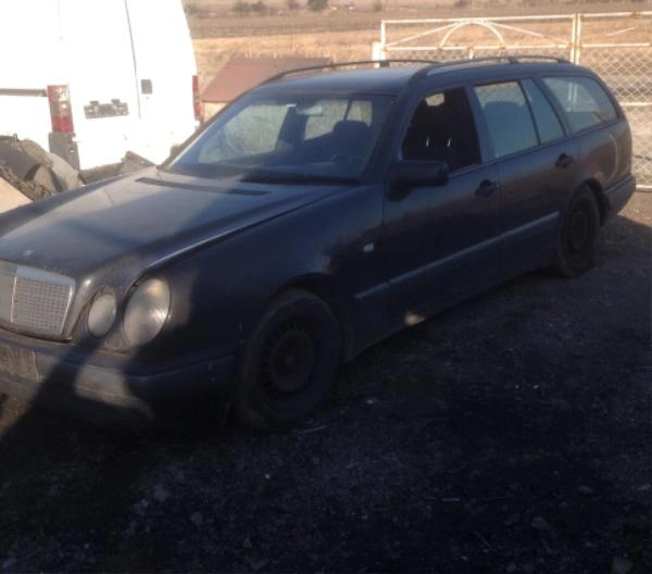 Mercedes-Benz E 200 2.0I снимка 3