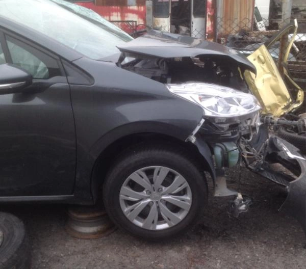 Peugeot 208 1.2I снимка 4