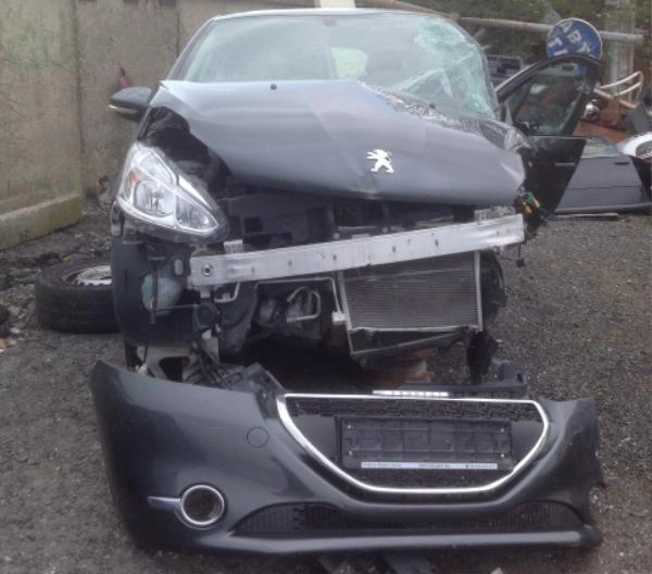 Peugeot 208 1.2I