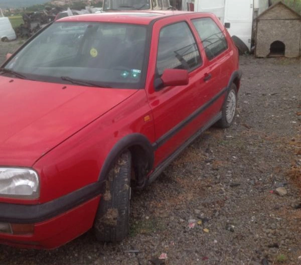 VW Golf 2.0I снимка 2