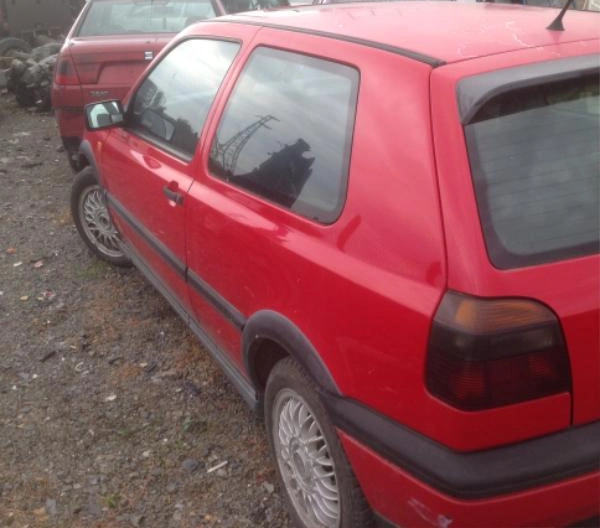 VW Golf 2.0I снимка 3