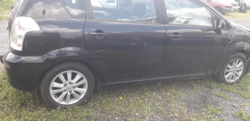 Toyota Corolla Verso 2.2 D4D снимка 2