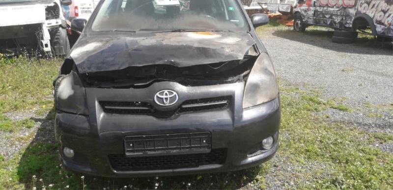 Toyota Corolla Verso 2.2 D4D снимка 8
