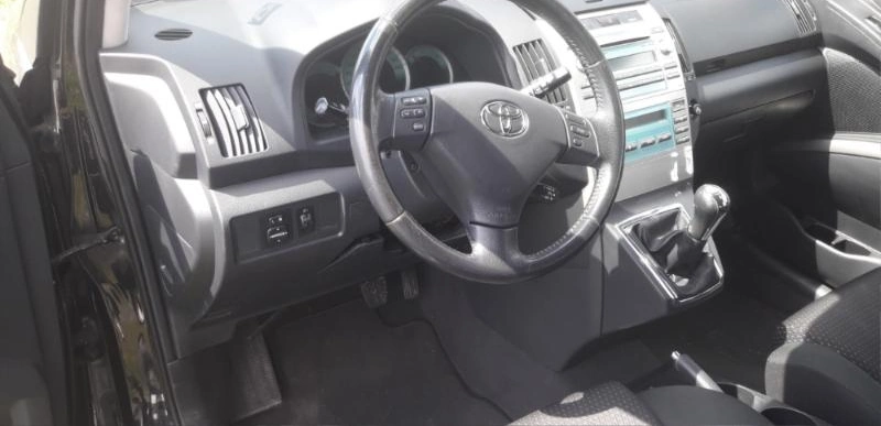 Toyota Corolla Verso 2.2 D4D снимка 7