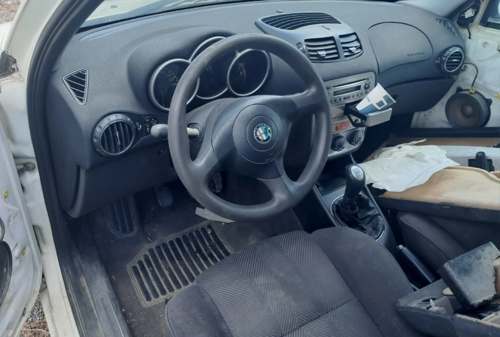 Alfa Romeo 147 1.6 16V снимка 4