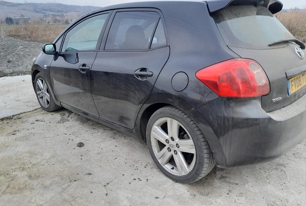 Toyota Auris 2.2D CAT снимка 2