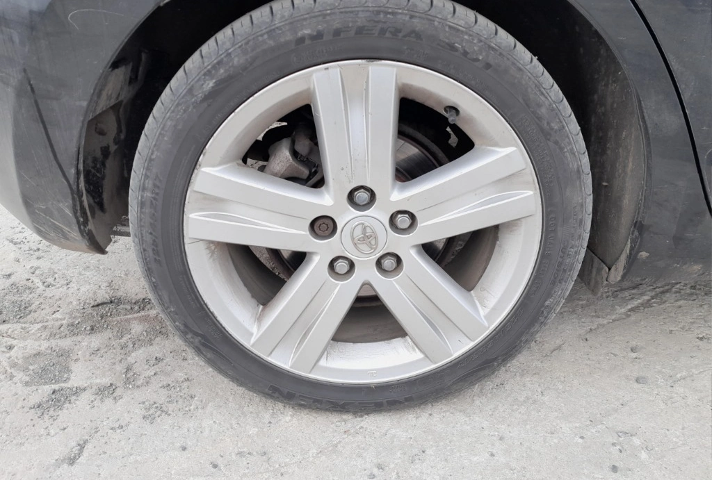 Toyota Auris 2.2D CAT снимка 4