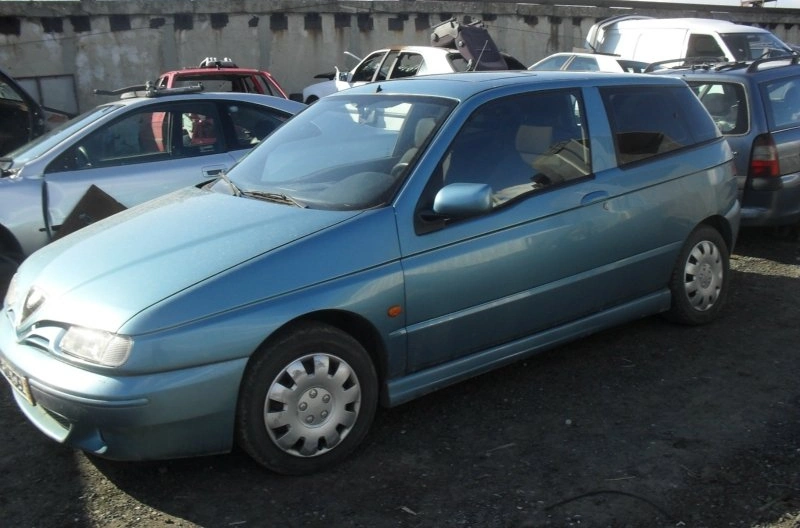 Alfa Romeo 145 снимка 2