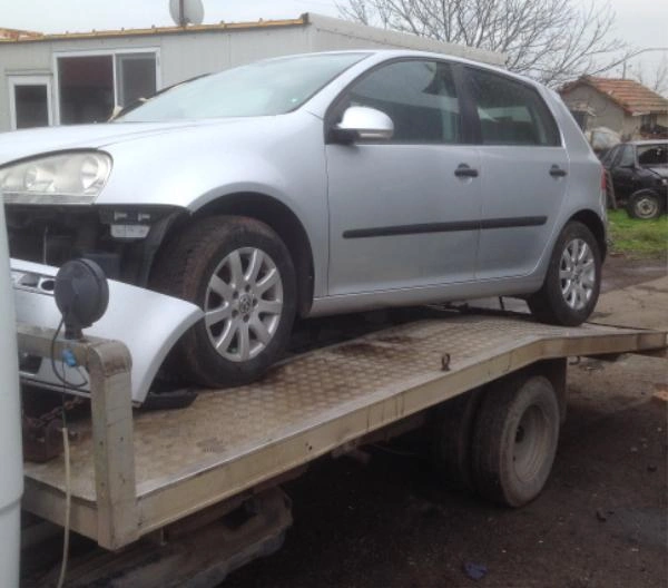 VW Golf 16i