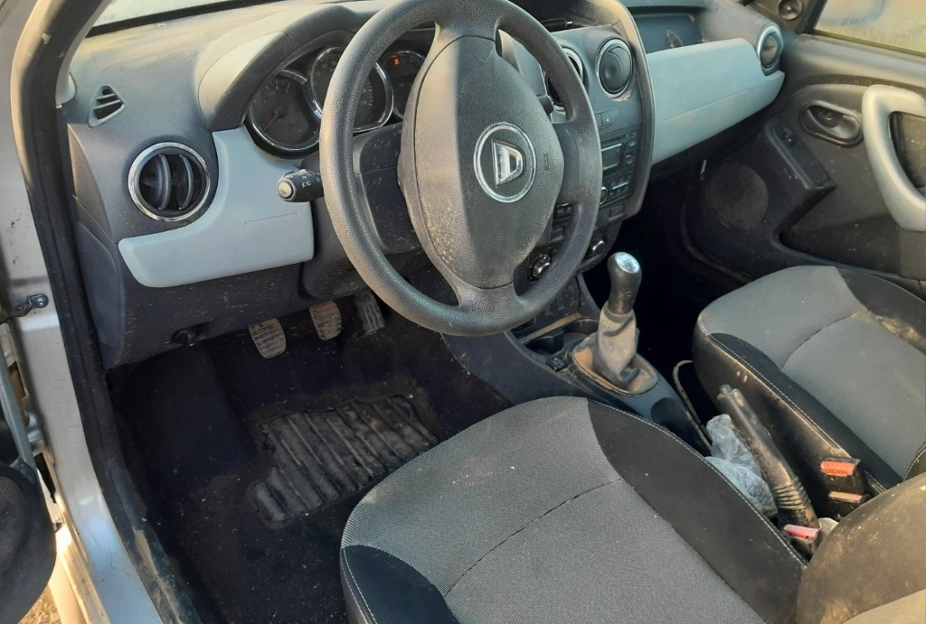 Dacia Duster 1.6i снимка 3