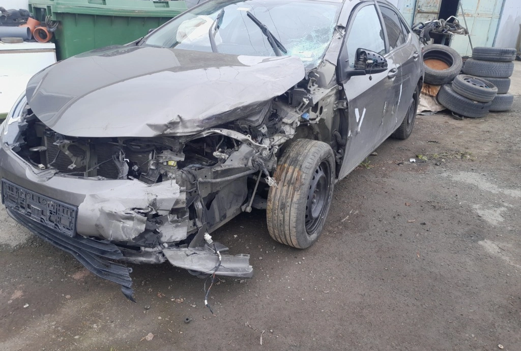 Toyota Corolla 1.6i снимка 2