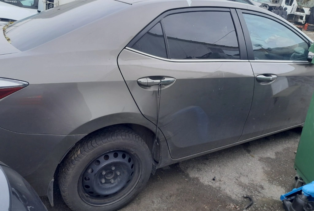 Toyota Corolla 1.6i снимка 6