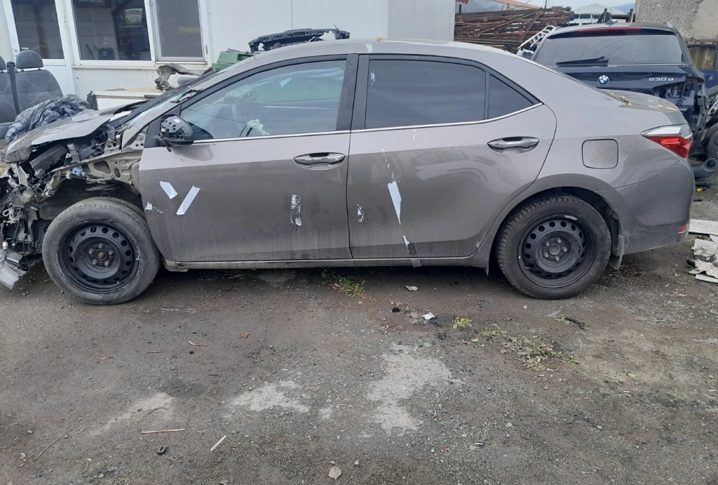Toyota Corolla 1.6i снимка 3