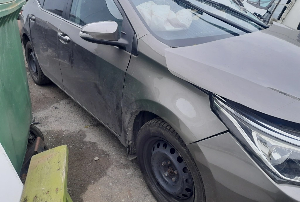 Toyota Corolla 1.6i снимка 7