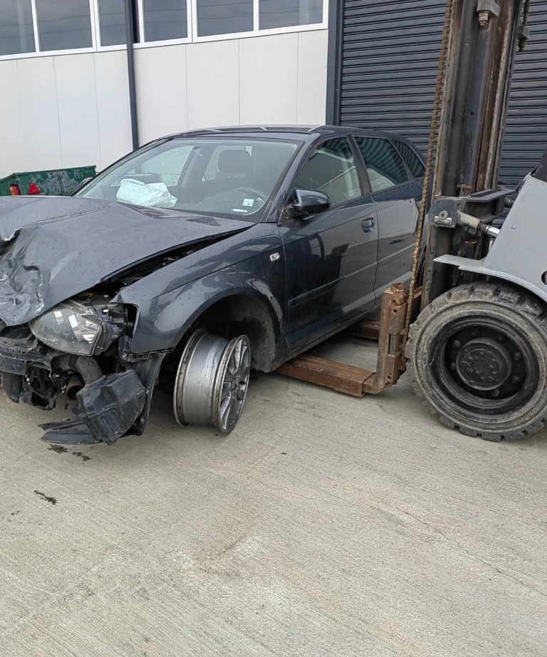Audi A3 Sportback 1.6i BUG 5ск снимка 2