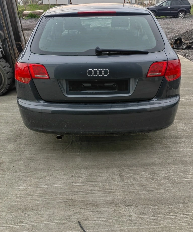 Audi A3 Sportback 1.6i BUG 5ск снимка 5