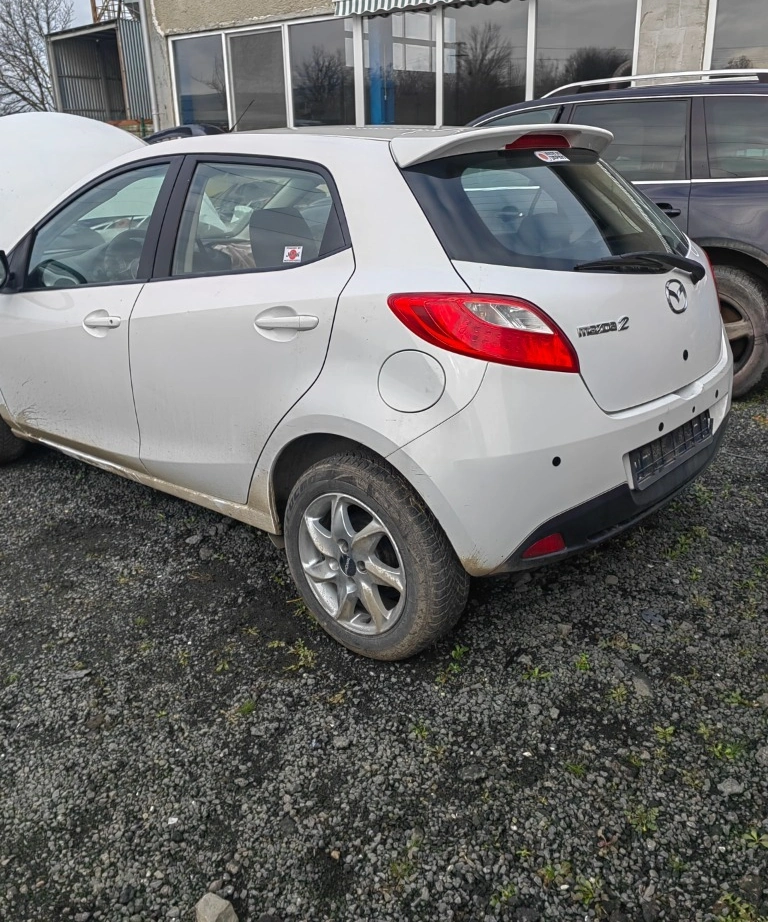 Mazda 2 1.hdi снимка 2